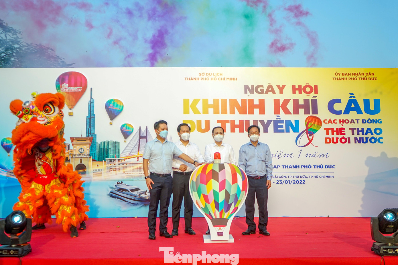 Ngày hội khinh khí cầu chính thức được các vị lãnh đạo nhấn chuông khai mạc Ngày hội khinh khí cầu chính thức được các vị lãnh đạo nhấn chuông khai mạc