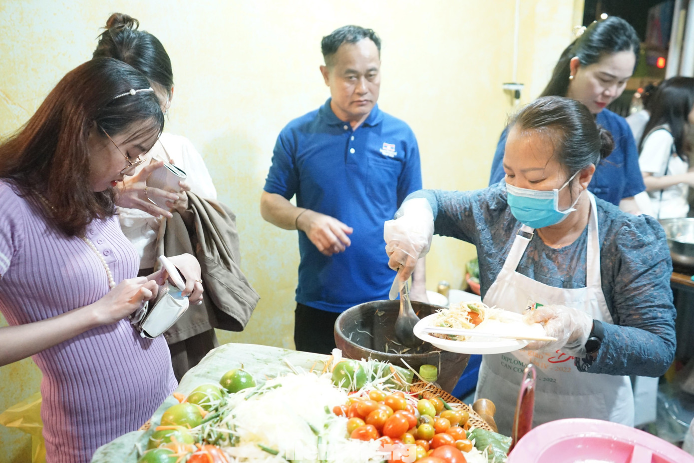 Bà Trần Thị Hồng Loan (Trưởng Ban tổ chức lễ hội) cho biết, sau hơn 300 năm phát triển, ẩm thực TPHCM có quá nhiều nét đặc sắc để giới thiệu tới du khách và bạn bè quốc tế. Ẩm thực nếu muốn cảm nhận được ăn ngon thì người thưởng thức còn phải cảm nhận cả văn hóa, nguồn gốc của món ăn đó.