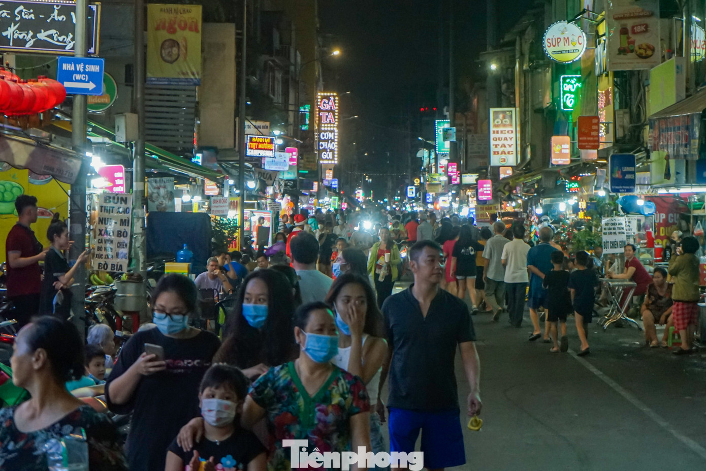 Phố ẩm thực Nguyễn Thượng Hiền (quận 3) sẽ hoạt động từ 18h đến 22h hằng ngày. Trong khung giờ này, các loại phương tiện sẽ không được phép di chuyển vào khu vực phố ẩm thực (trừ phương tiện xe gắn máy của các hộ dân trong khu vực, mua mang về và xe máy giao hàng công nghệ).