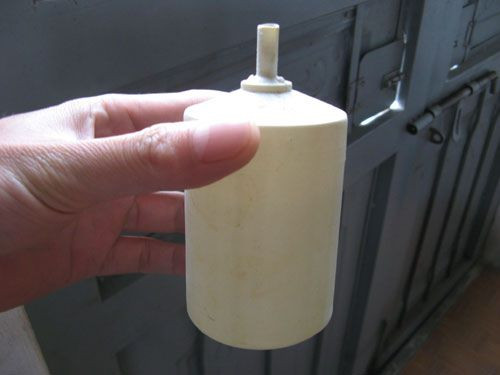 Chỉ cần 40.000đ, phóng viên đã có thể sở hữu lượng axit đủ gây sát thương