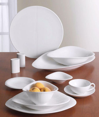 Tránh sử dụng bát đĩa to. Ảnh minh họa.