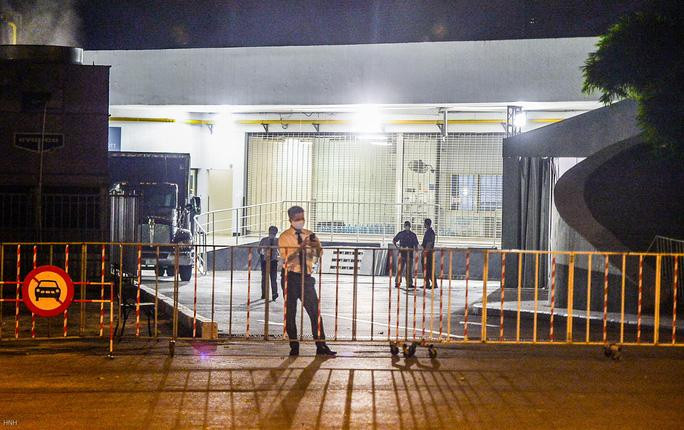 Khoảng 18 giờ 20, tất cả xe đặc chủng cùng mật vụ Mỹ di chuyển lên sân bay Nội Bài. CLIP: Dàn xe đặc chủng của mật vụ Mỹ tháp tùng Phó Tổng thống Kamala Harris tại Hà Nội - Ảnh 5.