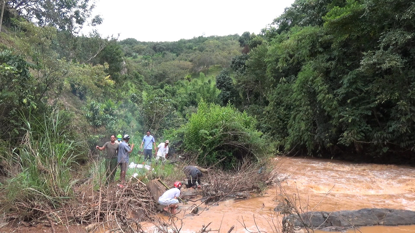 Bình Phước: Tìm thấy thi thể cháu bé 10 tuổi bị nước lũ cuốn trôi ảnh 1