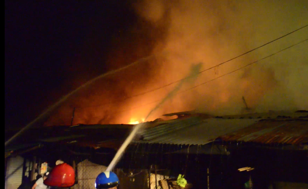 Bình Phước: Chợ Bình Long bất ngờ bốc cháy ảnh 3