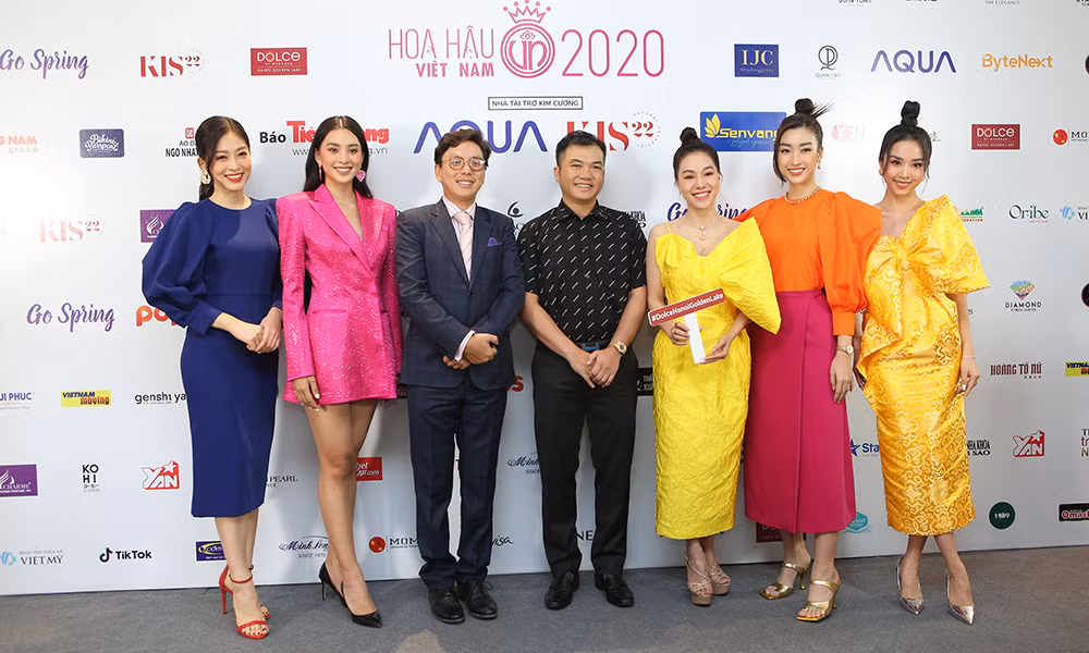 Top 60 thí sinh khoe sắc tại họp báo Vòng Bán kết toàn quốc Hoa hậu Việt Nam 2020 ảnh 3