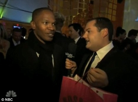 Nam ca sĩ kiêm diễn viên Jamie Foxx quyên tặng chiếc kính râm của mình