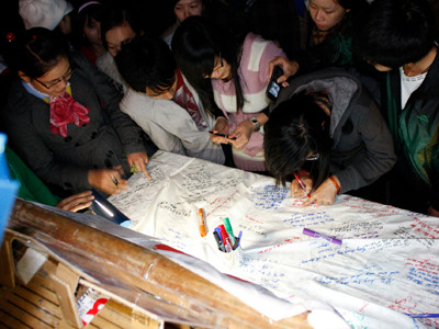 Ký tên chia sẻ, cầu nguyện cho người dân Nhật Bản. Ký tên chia sẻ, cầu nguyện cho người dân Nhật Bản