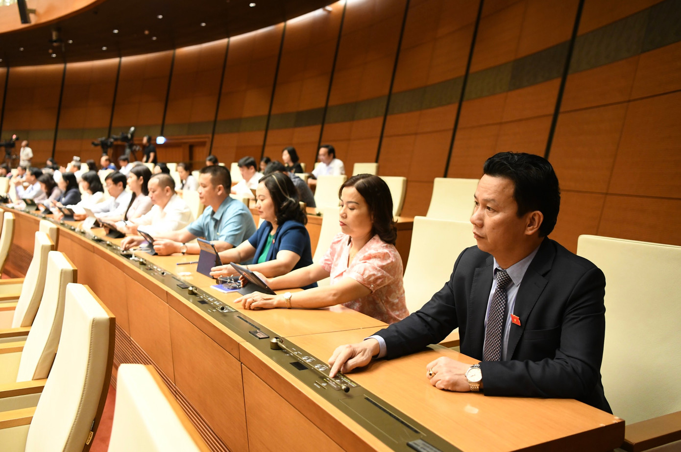 Quốc hội biểu quyết thông qua dự án luật, chiều 28/6. Ảnh Như Ý Quốc hội biểu quyết thông qua dự án luật, chiều 28/6. Ảnh Như Ý