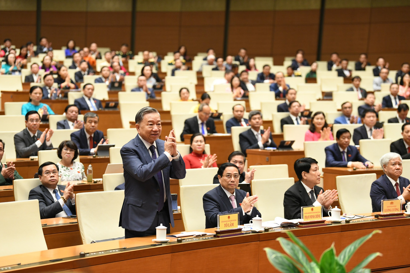 Lãnh đạo chủ chốt, nguyên lãnh đạo Đảng, Nhà nước tham dự phiên bế mạc kỳ họp, sáng 29/6. (Ảnh: Như Ý) Lãnh đạo chủ chốt, nguyên lãnh đạo Đảng, Nhà nước tham dự phiên bế mạc kỳ họp, sáng 29/6. (Ảnh: Như Ý)