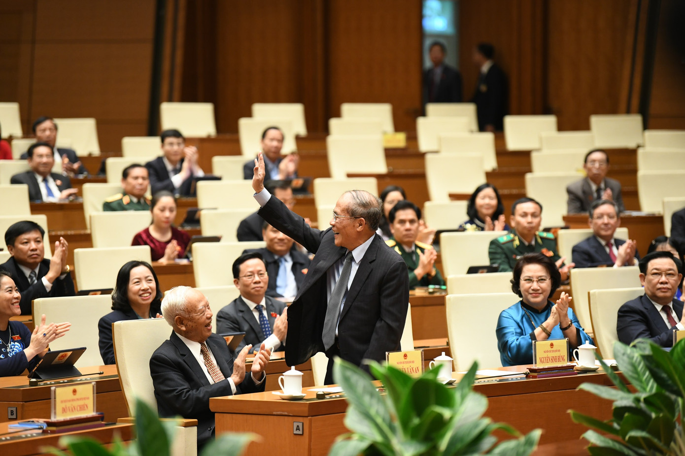 Lãnh đạo chủ chốt, nguyên lãnh đạo Đảng, Nhà nước tham dự phiên bế mạc kỳ họp, sáng 29/6. (Ảnh: Như Ý) Lãnh đạo chủ chốt, nguyên lãnh đạo Đảng, Nhà nước tham dự phiên bế mạc kỳ họp, sáng 29/6. (Ảnh: Như Ý)
