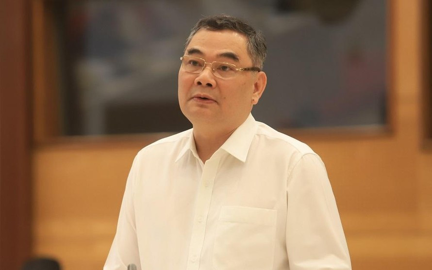 Trung tướng Tô Ân Xô khi trao đổi với phóng viên tại cuộc họp báo thường kỳ Chính phủ