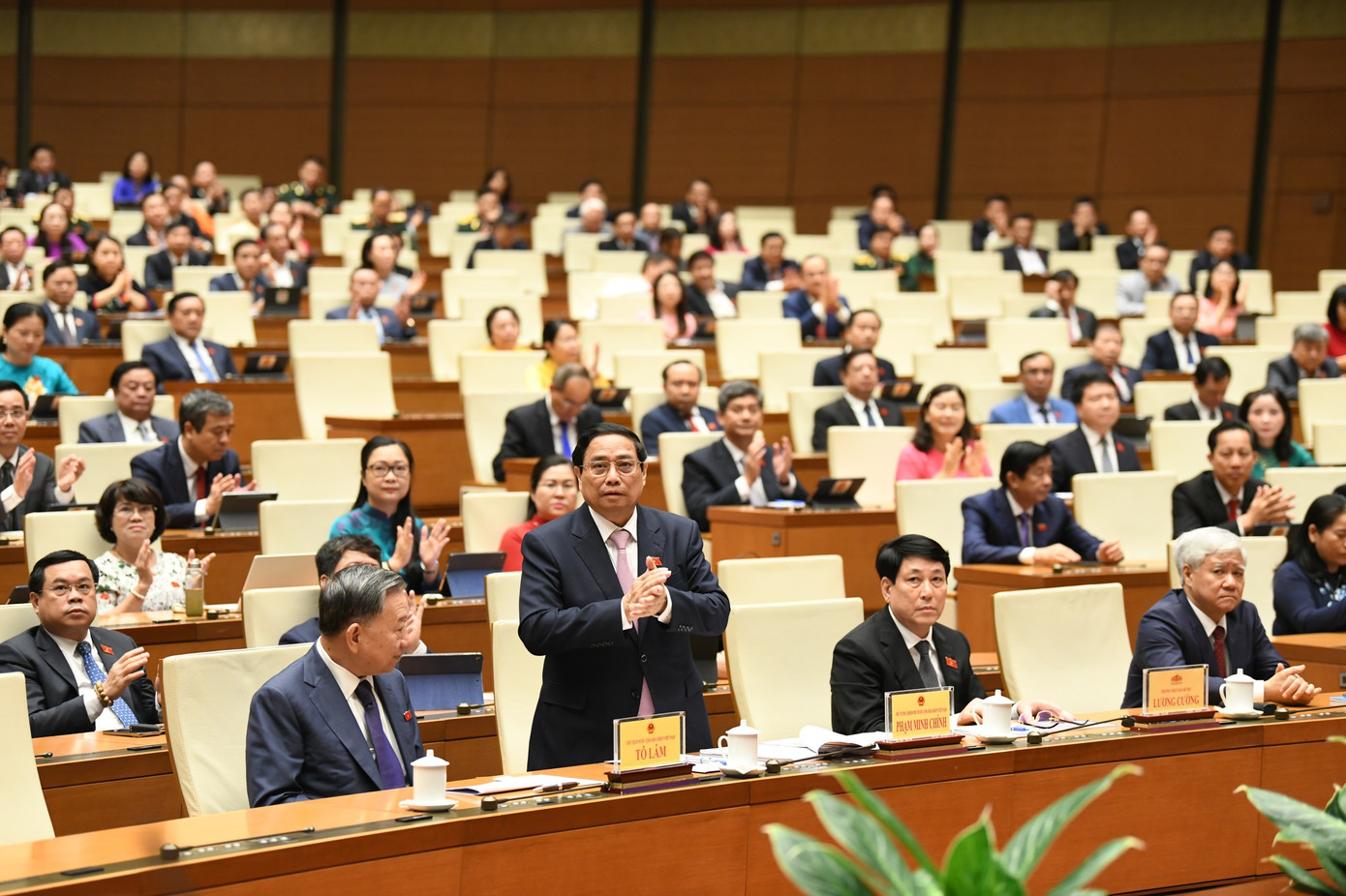 Lãnh đạo chủ chốt, nguyên lãnh đạo Đảng, Nhà nước tham dự phiên bế mạc kỳ họp, sáng 29/6. (Ảnh: Như Ý) Lãnh đạo chủ chốt, nguyên lãnh đạo Đảng, Nhà nước tham dự phiên bế mạc kỳ họp, sáng 29/6. (Ảnh: Như Ý)