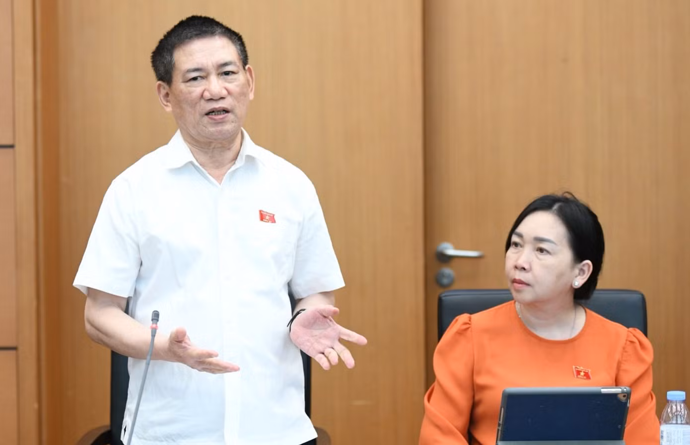 Bộ trưởng Bộ Tài chính Hồ Đức Phớc tại phiên thảo luận ở tổ. Ảnh: Như Ý Bộ trưởng Bộ Tài chính Hồ Đức Phớc tại phiên thảo luận ở tổ. Ảnh: Như Ý