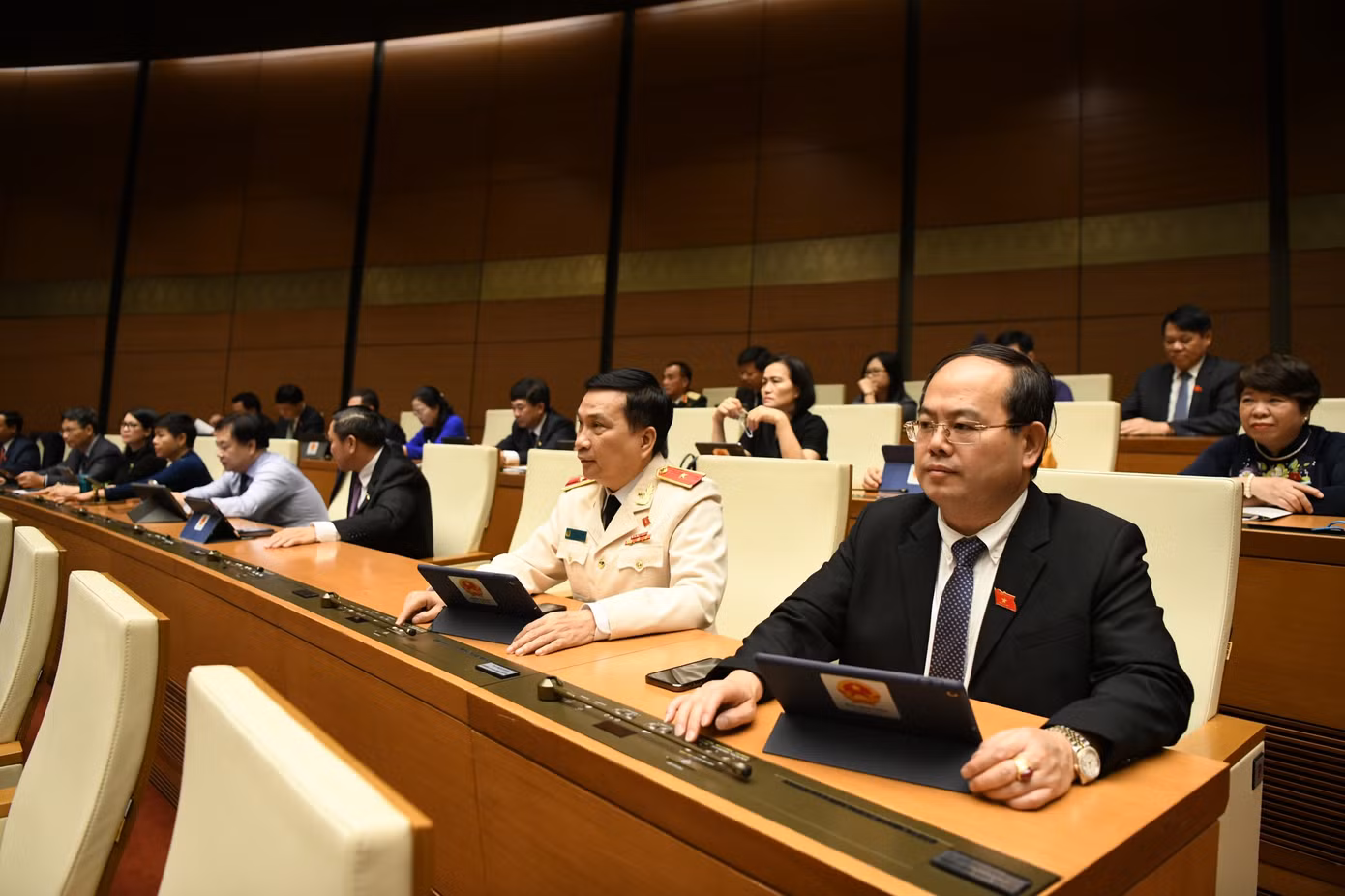 Quốc hội biểu quyết thông qua dự án luật sáng 29/6. (Ảnh: Như Ý)