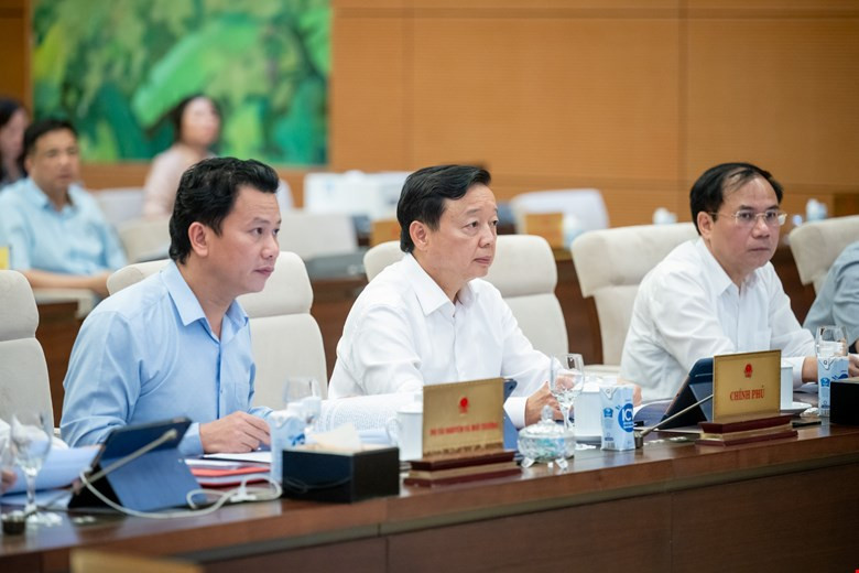 Các thành viên Chính phủ tham dự phiên họp