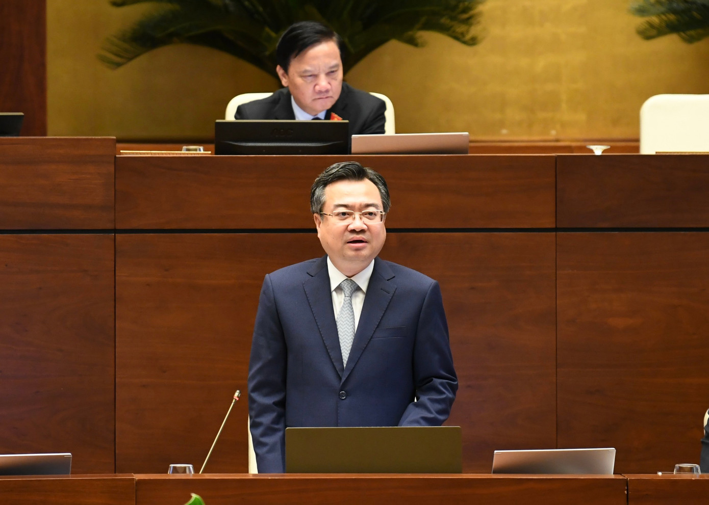 Bộ trưởng Xây dựng Nguyễn Thanh Nghị báo cáo tiếp thu tại phiên họp. Ảnh: Như Ý. Bộ trưởng Xây dựng Nguyễn Thanh Nghị báo cáo tiếp thu tại phiên họp. Ảnh: Như Ý.