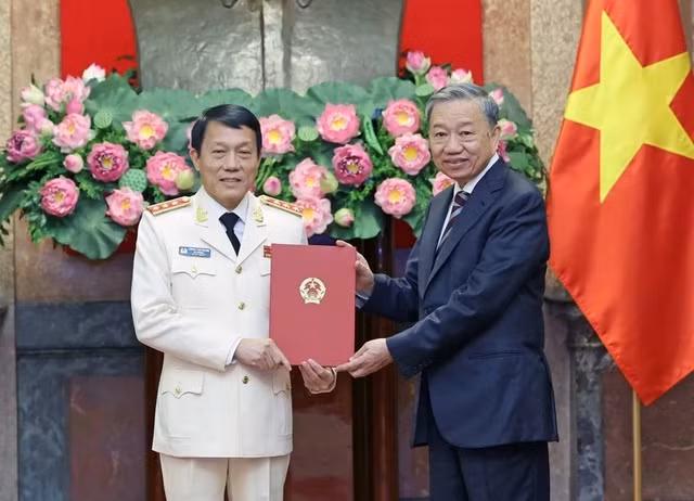 Chủ tịch nước Tô Lâm trao quyết định bổ nhiệm cho Bộ trưởng Lương Tam Quang. Ảnh: Nhan Sáng/TTXVN. Chủ tịch nước Tô Lâm trao quyết định bổ nhiệm cho Bộ trưởng Lương Tam Quang. Ảnh: Nhan Sáng/TTXVN.