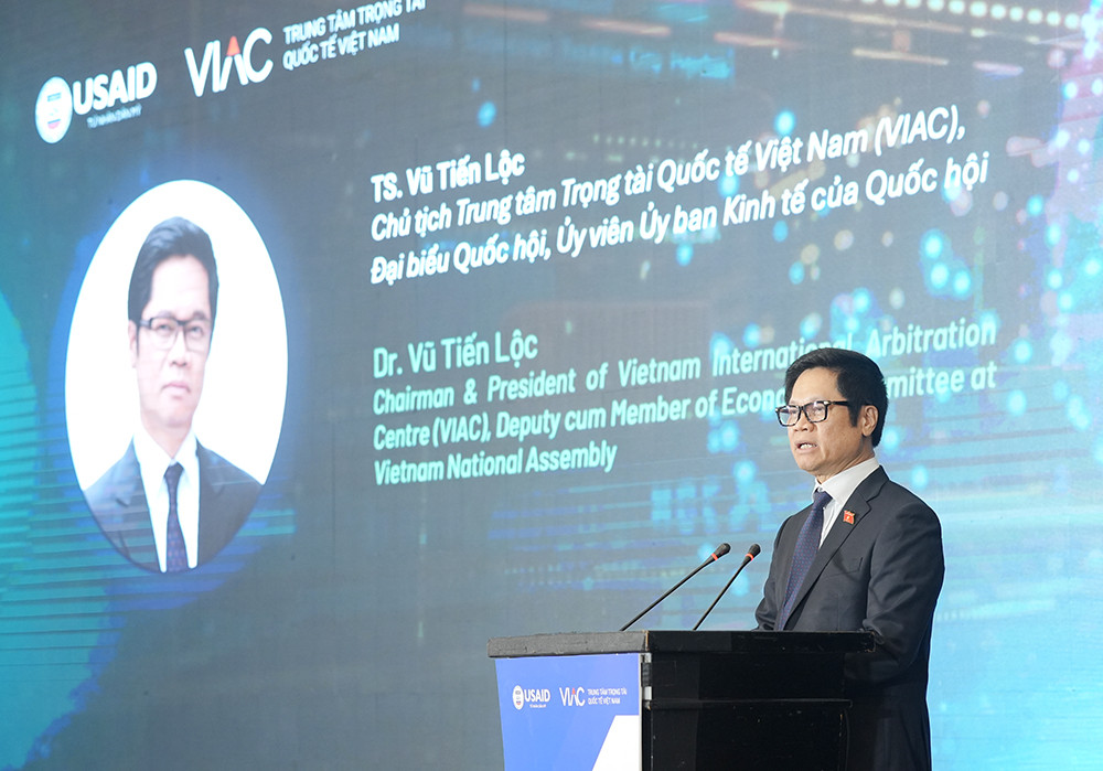 TS. Vũ Tiến Lộc - Chủ tịch VIAC - phát biểu.