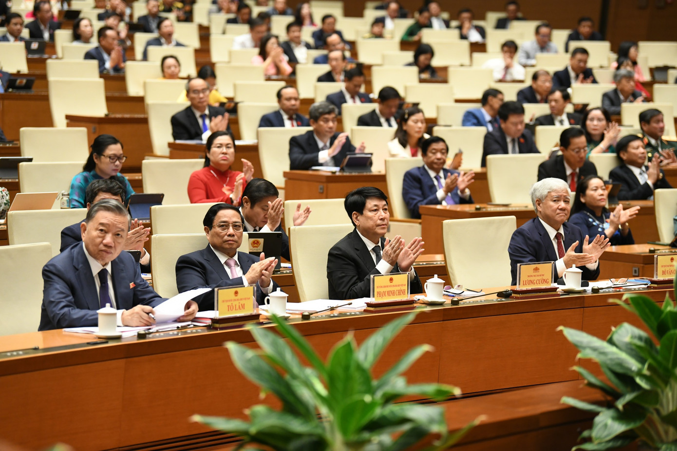 Lãnh đạo Đảng, Nhà nước cùng các đại biểu Quốc hội tham dự phiên họp. (Ảnh: Như Ý)