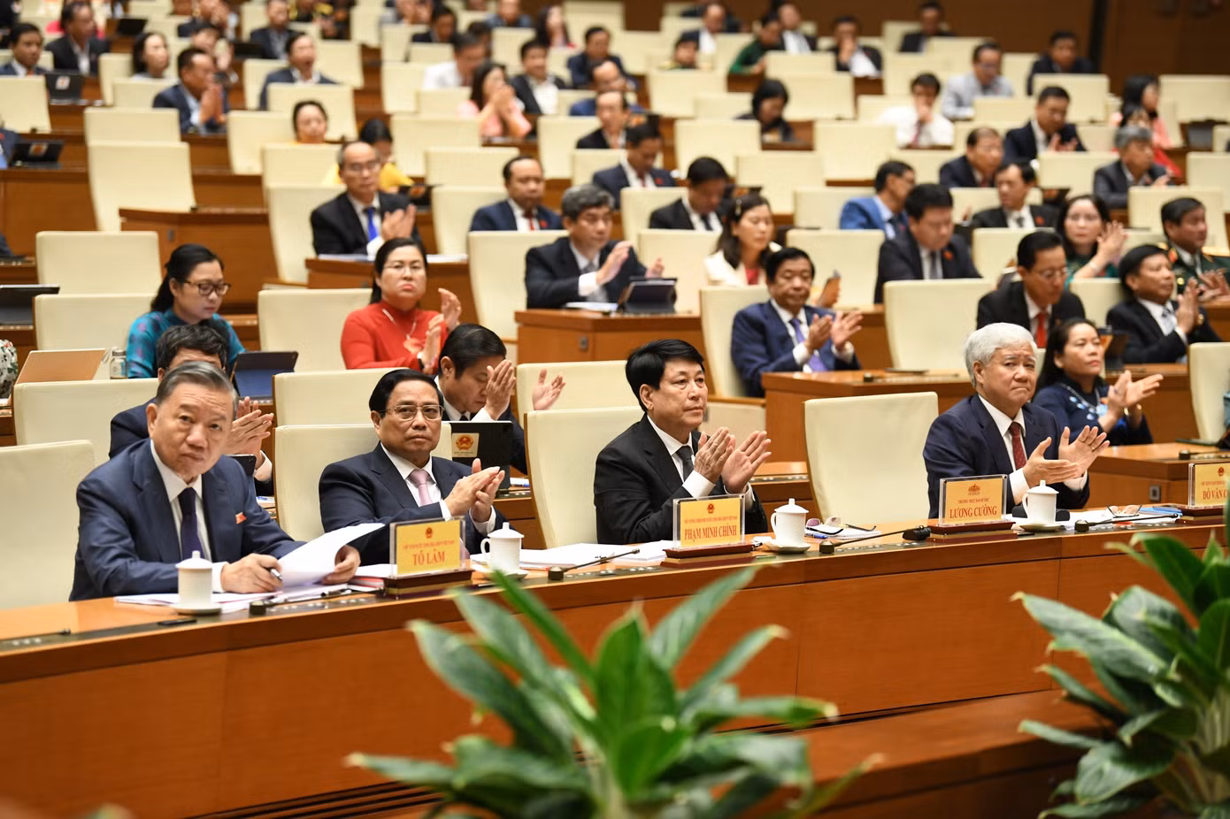 Lãnh đạo Đảng, Nhà nước cùng các đại biểu Quốc hội tham dự phiên họp. (Ảnh: Như Ý)