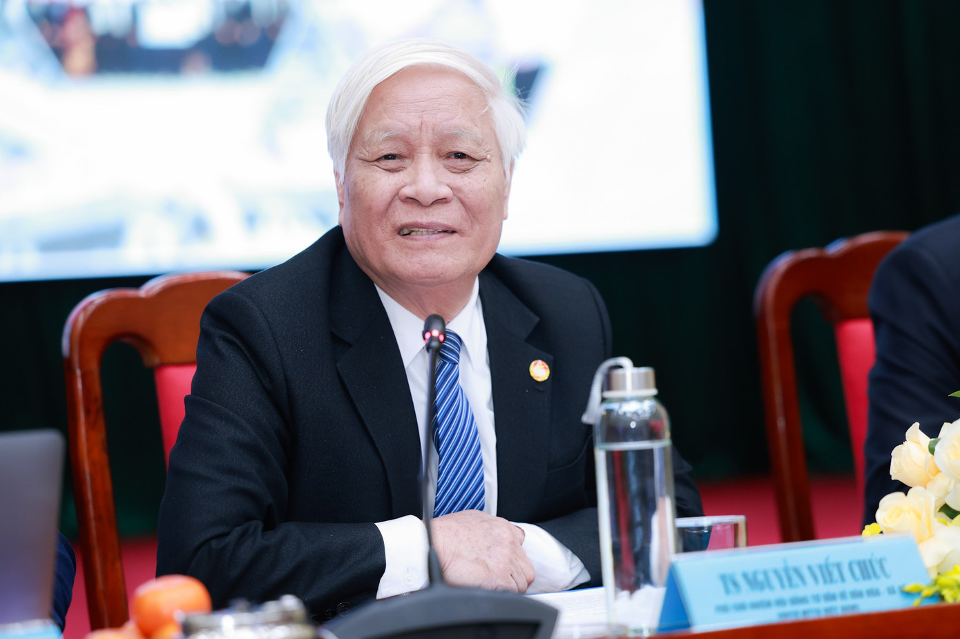 TS. Nguyễn Viết Chức chia sẻ tại toạ đàm TS. Nguyễn Viết Chức chia sẻ tại toạ đàm