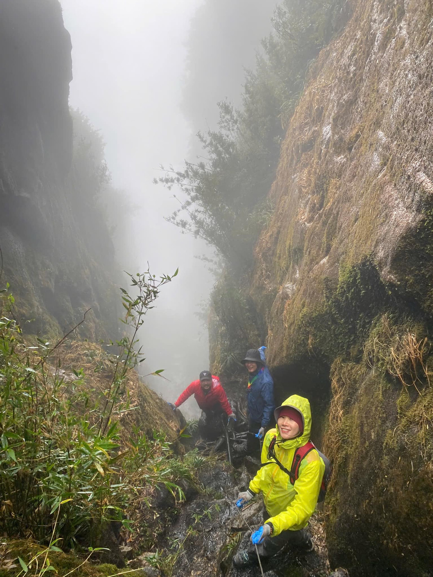 Thời tiết xấu, đường khó đi nên đoàn chị Dịu không thể ghi lại nhiều hình ảnh trong hành trình. Ảnh: NVCC.