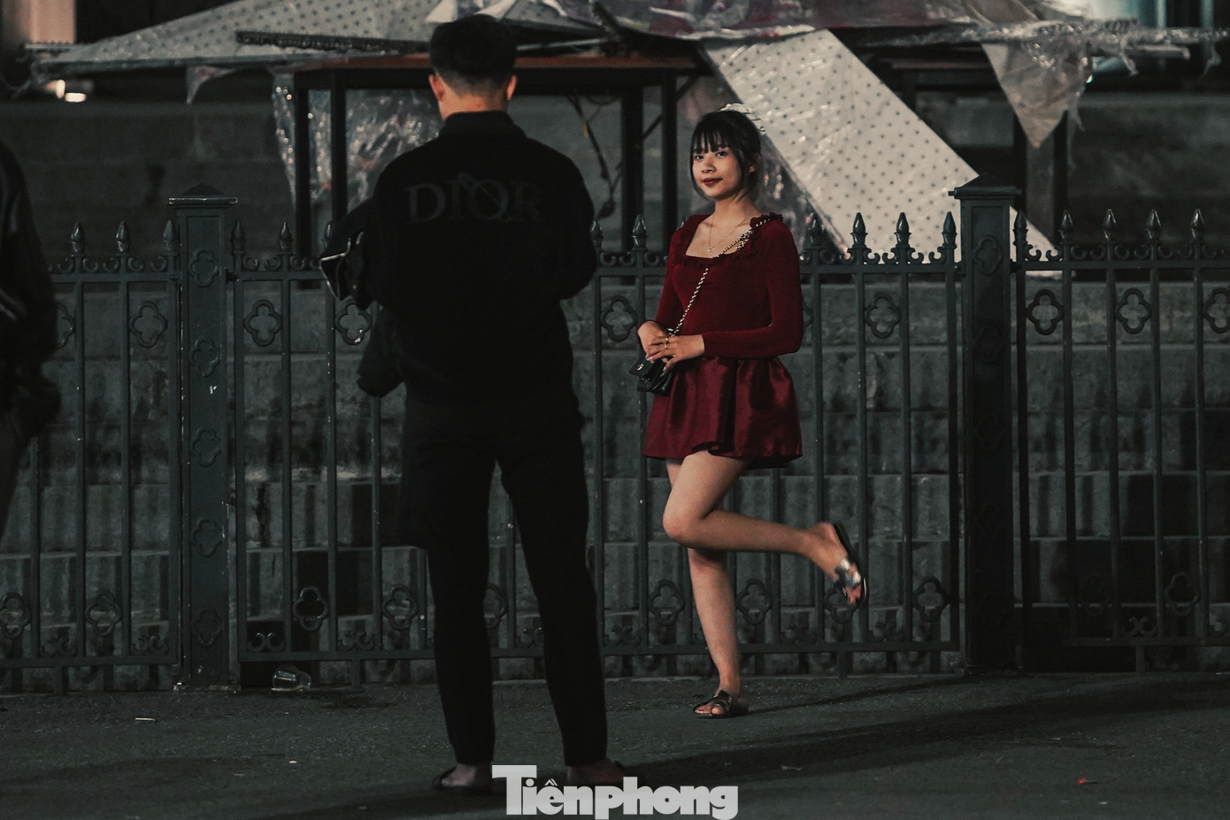 Check-in giữa đêm lạnh. Check-in giữa đêm lạnh.