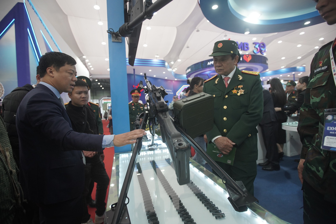 Triển lãm trưng bày nhiều vũ khí, khí tài tối tân, bao gồm cả 69 chủng loại vũ khí, khí tài được Quân đội nhân dân Việt Nam nghiên cứu, phát triển và sản xuất từ năm 2022 đến nay.