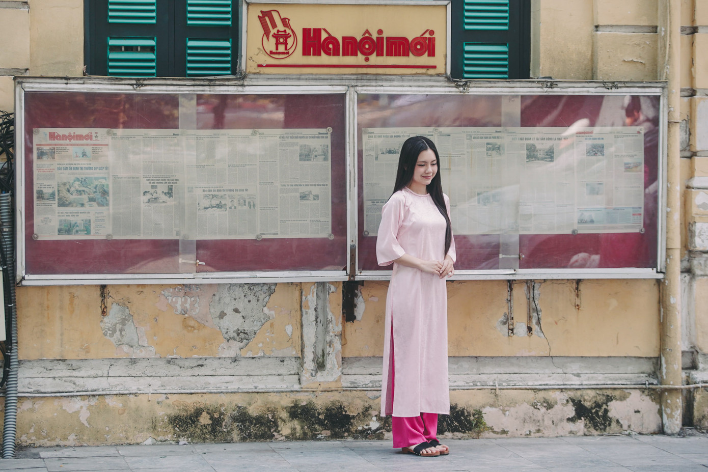 Trung bình phải chờ khoảng 15-20 phút mới có thể đến lượt chụp hình ở khu vực bảng tin.