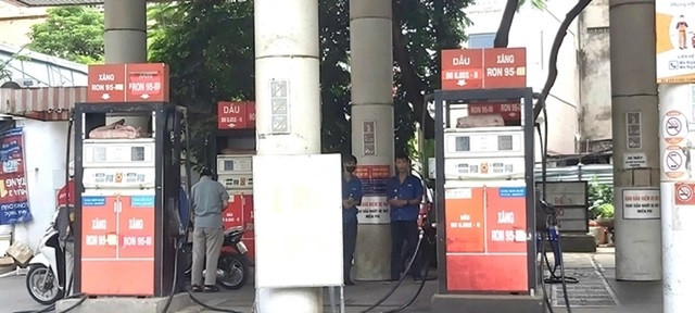 Xăng E5 "vắng bóng" ở cửa hàng xăng dầu.