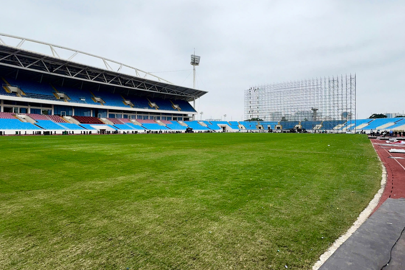 Một số khu vực sát đường biên đã bị trơ trụi