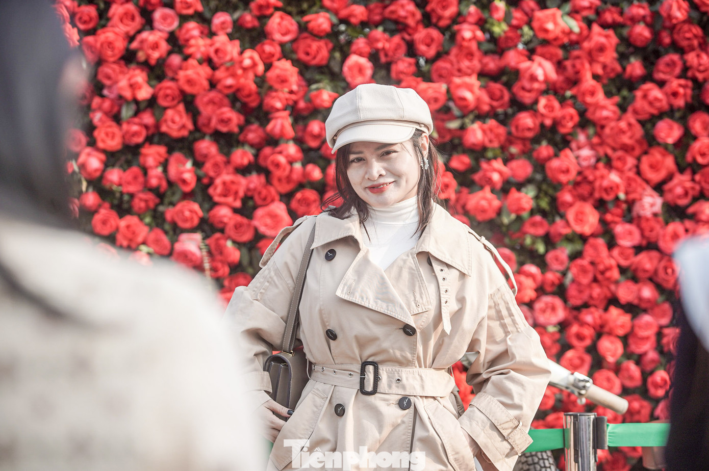 Loài hoa chủ lực của huyện Mê Linh là hoa hồng. Chính vì thế, đây cũng là loại hoa xuất hiện nhiều nhất tại khu vực, tiểu cảnh trong lễ hội hoa lần này..