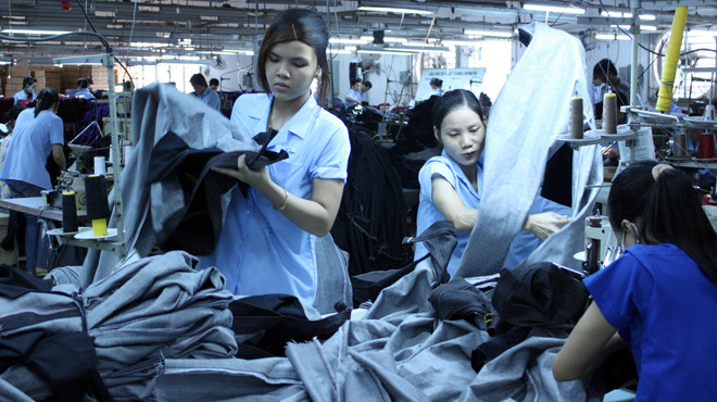 Nhiều doanh nghiệp dệt may hiện đang tồn kho khá lớn do khó khăn về đầu ra. Ảnh: Đình Dân. Nhiều doanh nghiệp dệt may hiện đang tồn kho khá lớn do khó khăn về đầu ra. Ảnh: Đình Dân