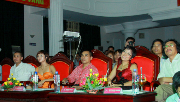 Ban giám khảo khó khăn trong việc đánh giá các phần thi