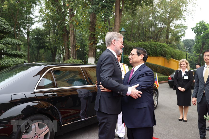 Thủ tướng Phạm Minh Chính đón Thủ tướng nước Cộng hòa Séc Petr Fiala. (Ảnh: Dương Giang/TTXVN) Thủ tướng Phạm Minh Chính đón Thủ tướng nước Cộng hòa Séc Petr Fiala. (Ảnh: Dương Giang/TTXVN)