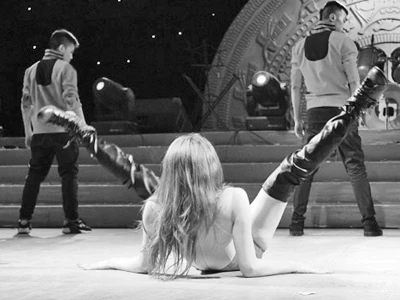 Một màn sexy trên sân khấu Việt 