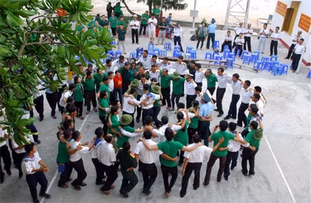 Quân dân cùng nối vòng tay lớn yêu thương
