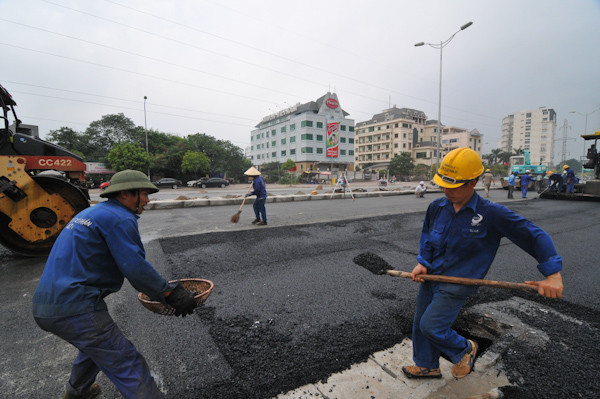 Gấp rút trải nhựa