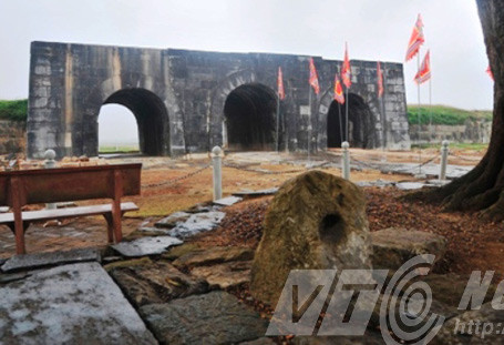 Hiện vật được phát hiện dưới nền đường Hoàng Gia trong thành nhà Hồ