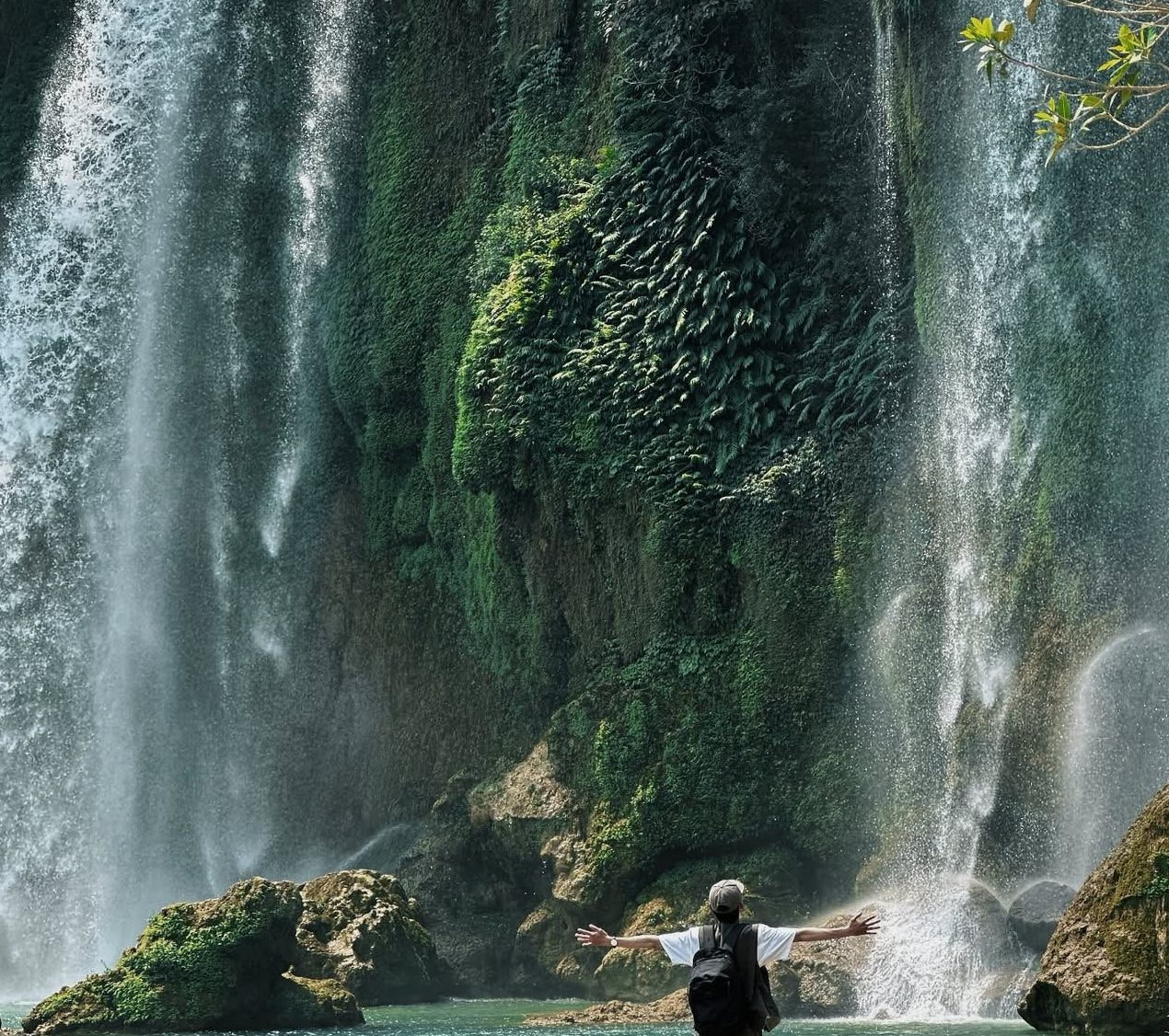 Mộc Châu có nhiều danh lam thắng cảnh, thu hút khách du lịch. Mộc Châu có nhiều danh lam thắng cảnh, thu hút khách du lịch.