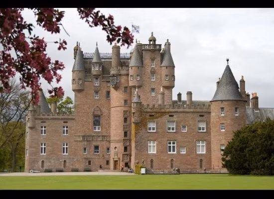 Ngỡ ngàng những tòa lâu đài đẹp nhất thế giới ảnh 8