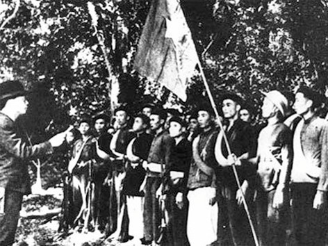 Tháng 12/1944, Đại tướng được đồng chí Nguyễn Ái Quốc giao nhiệm vụ thành lập Đội Việt Nam tuyên truyền giải phóng quân. Ngày 22/12/1944, tại Cao Bằng, Đội Việt Nam tuyên truyền giải phóng quân làm lễ thành lập với 34 chiến sĩ, do đồng chí Võ Nguyên Giáp trực tiếp chỉ huy