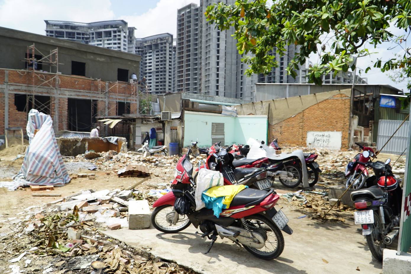 Đại diện UBND huyện Nhà Bè cho biết hiện nay đã có 45/46 trường hợp đồng ý nhận tiền bàn giao mặt bằng.