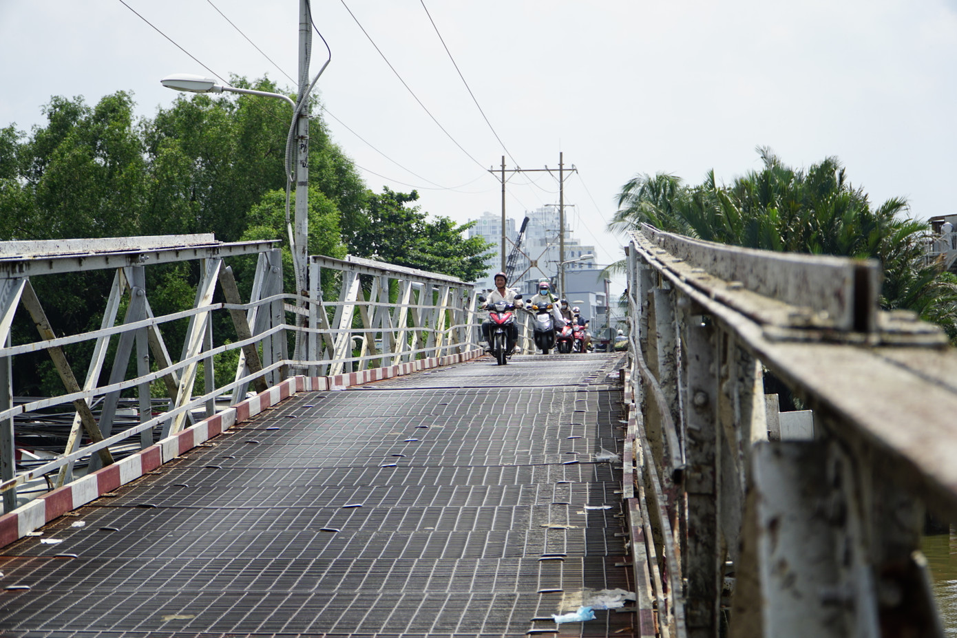 Ông Lương Minh Phúc, Giám đốc Ban quản lý dự án đầu tư xây dựng các công trình giao thông TPHCM (chủ đầu tư) cho biết, dự kiến cầu Rạch Đỉa mới sẽ được khởi công vào ngày 20/7 tới đây. Dự án sẽ triển khai thi công trong 17 tháng, dự kiến hoàn thành vào tháng 12/2024.