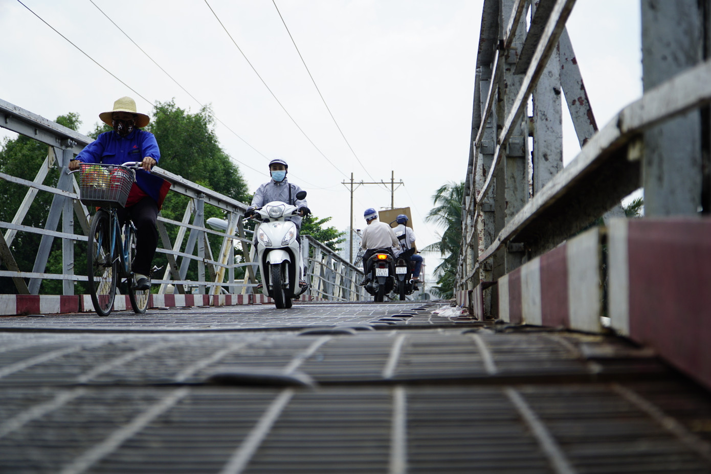 Sau khoảng 50 năm hoạt động, cầu sắt Rạch Đỉa cũ đã xuống cấp nghiêm trọng. Ảnh tư liệu: Hữu Huy