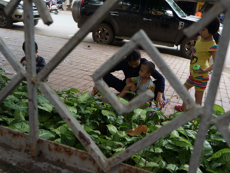 Những đứa trẻ con của bị cáo cũng đến tòa trong sáng nay