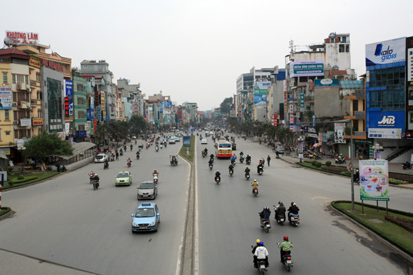 Đường Trường Chinh cũng vắng vẻ 