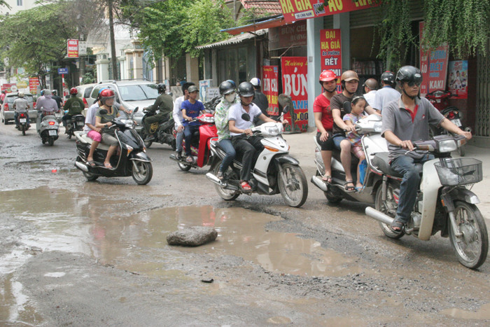 Thậm chí đi trái làn đường của xe khác 