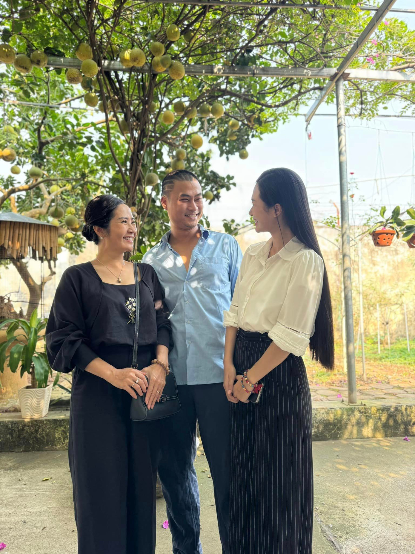 Một số hình ảnh hậu trường được NSƯT Nguyệt Hằng chia sẻ. Một số hình ảnh hậu trường được NSƯT Nguyệt Hằng chia sẻ.