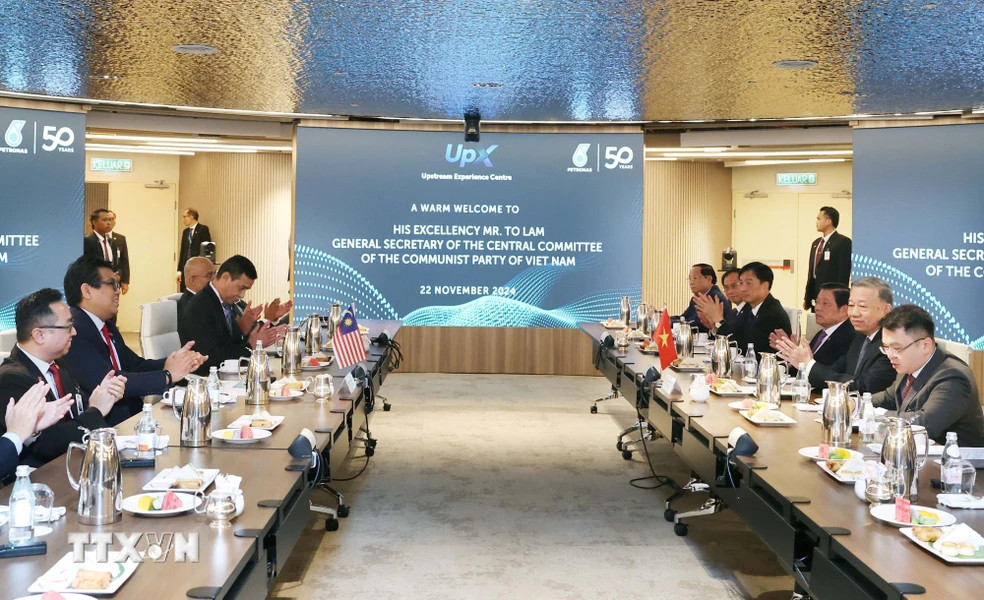 Tổng Bí thư Tô Lâm thăm và làm việc với Tập đoàn Petronas tại Kuala Lumpur, Malaysia. (Ảnh: Thống Nhất/TTXVN) Tổng Bí thư Tô Lâm thăm và làm việc với Tập đoàn Petronas tại Kuala Lumpur, Malaysia. (Ảnh: Thống Nhất/TTXVN)